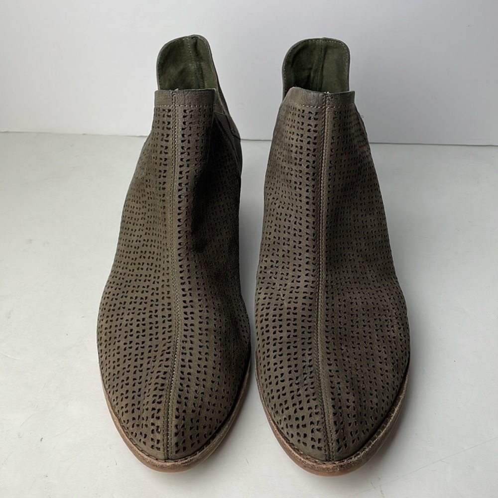 Vince Camuto Celena Taupe Ankle Boots 10